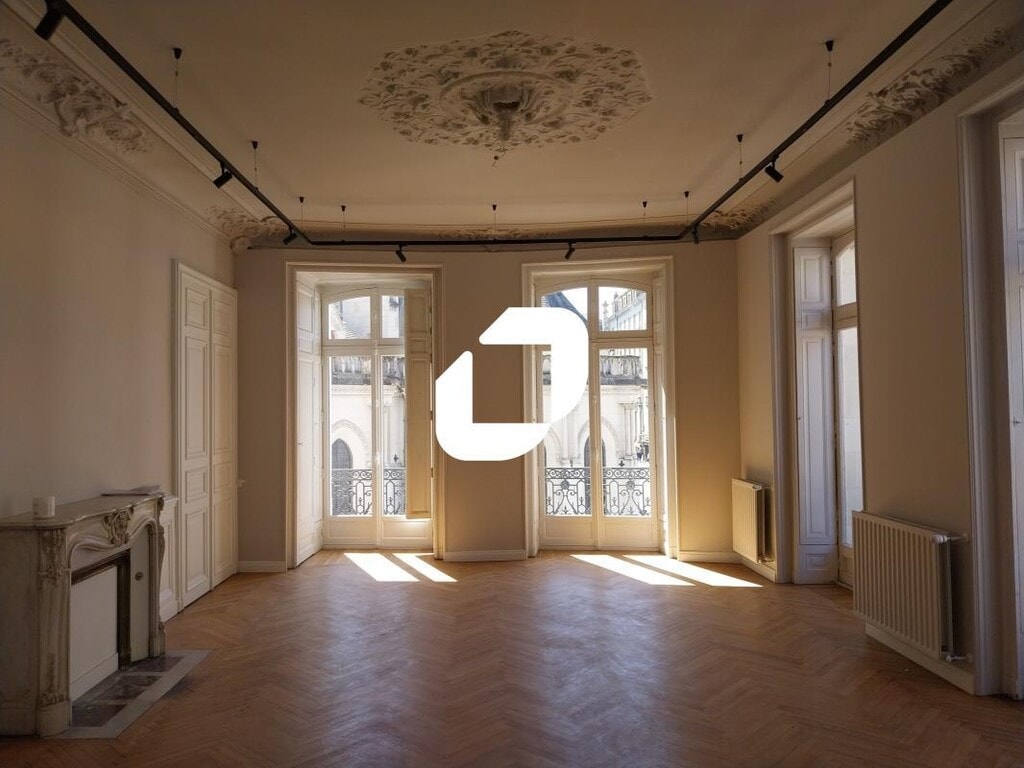 Location Bureaux 411 m² - Photo 1