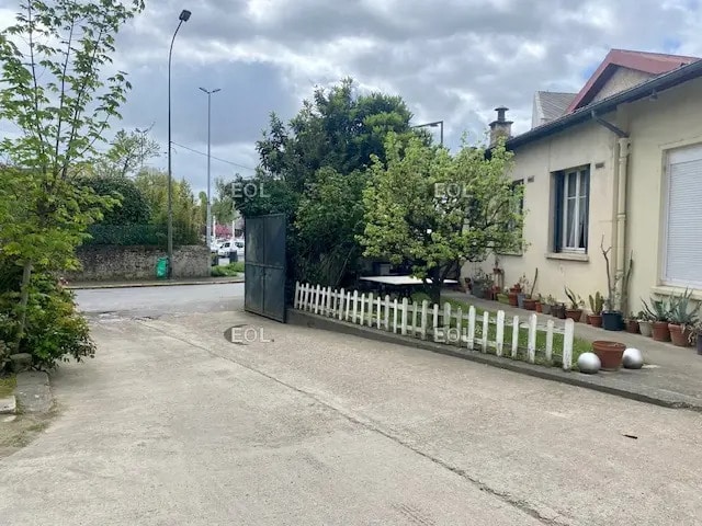 Location Local d'activités 870 m² - Photo 1