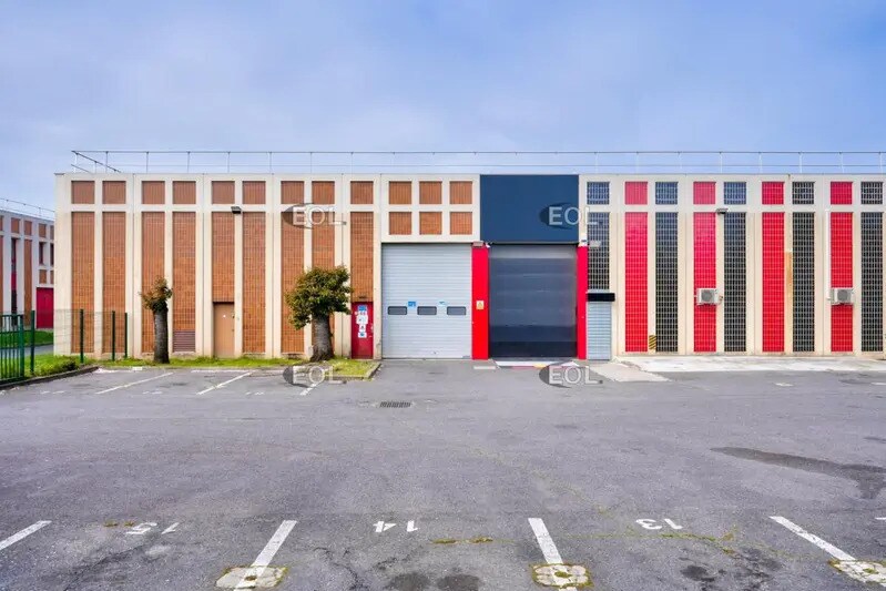 Light Industrial in Éragny to rent Building Photo- Image 1 of 14