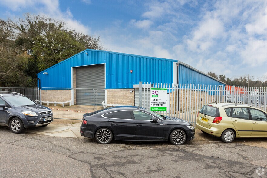 31-32 Towers Rd, Grays for sale - Primary Photo - Image 1 of 1