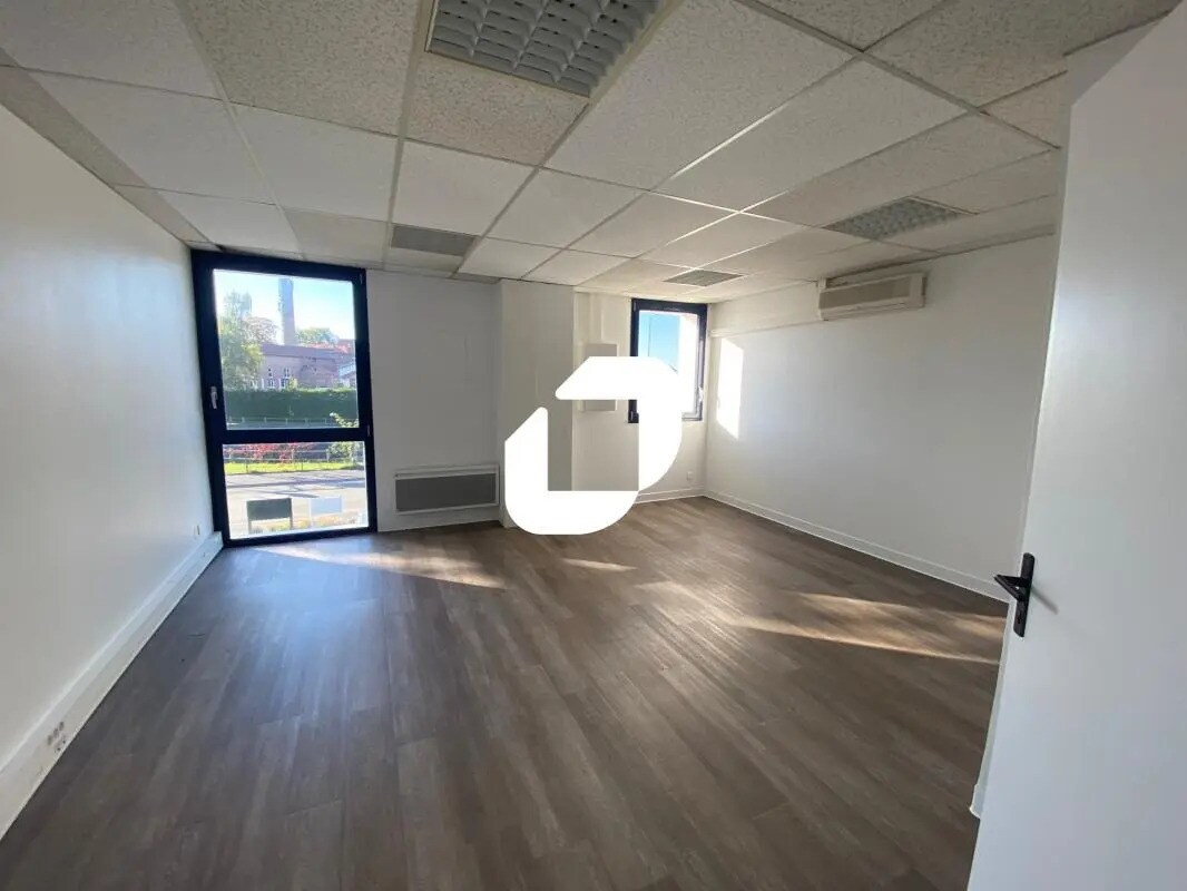 Office in VILLENEUVE-D'ASCQ to rent Interior Photo- Image 1 of 5