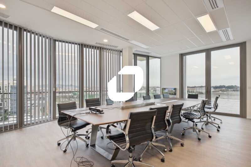 Office in Vénissieux to rent - Building Photo - Image 3 of 14