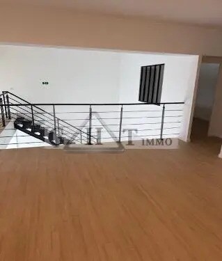 Industrial in Villeneuve-la-Garenne to rent - Interior Photo - Image 3 of 4