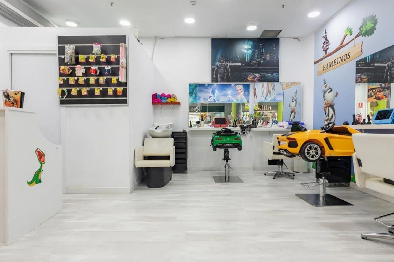 Retail in Madrid, Madrid to rent Primary Photo- Image 1 of 2