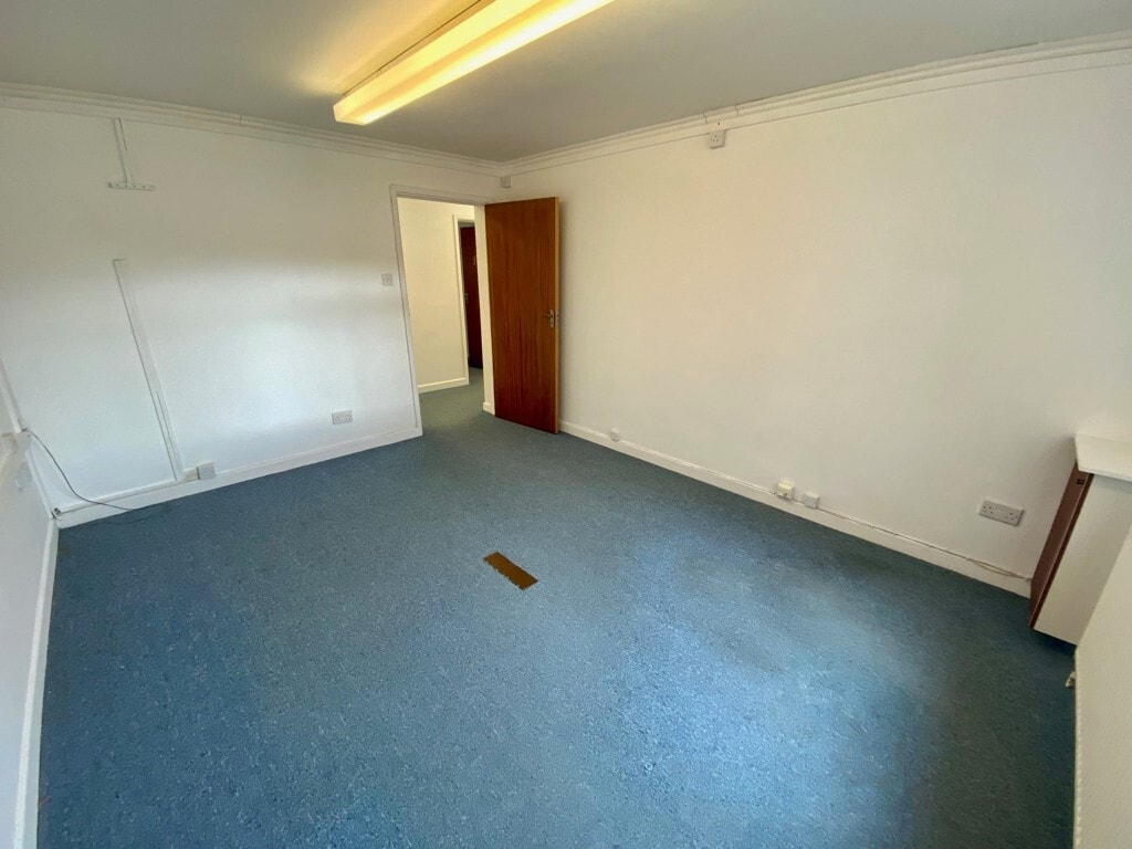 36 Queens Rd, Newbury to rent Interior Photo- Image 1 of 2