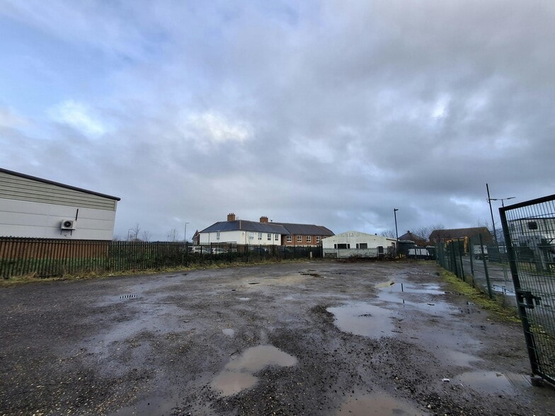 22 Crow Arch Ln, Ringwood to rent - Building Photo - Image 3 of 6