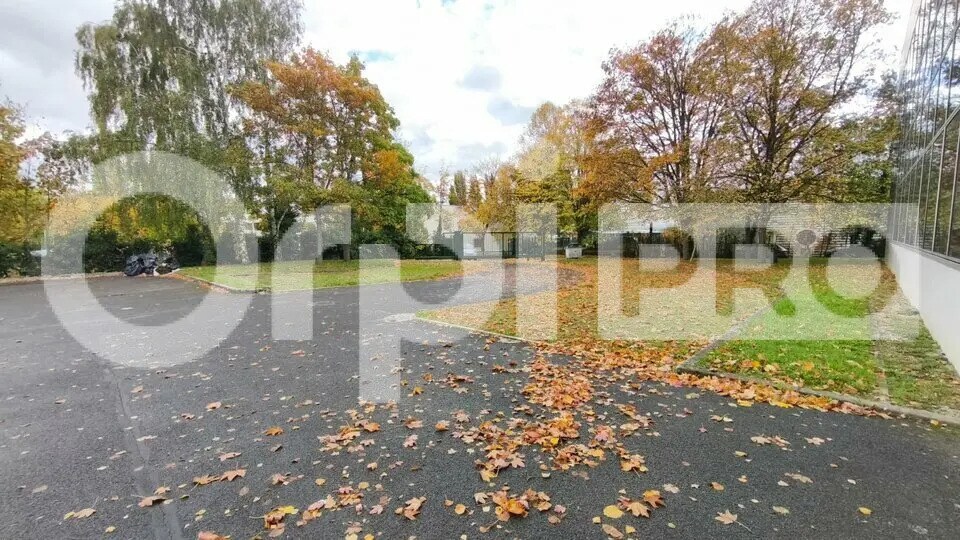 Office in Les Ulis to rent - Building Photo - Image 3 of 11