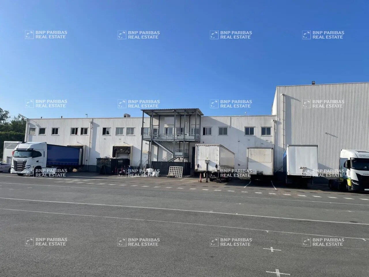 Office in Bassens to rent Building Photo- Image 1 of 17