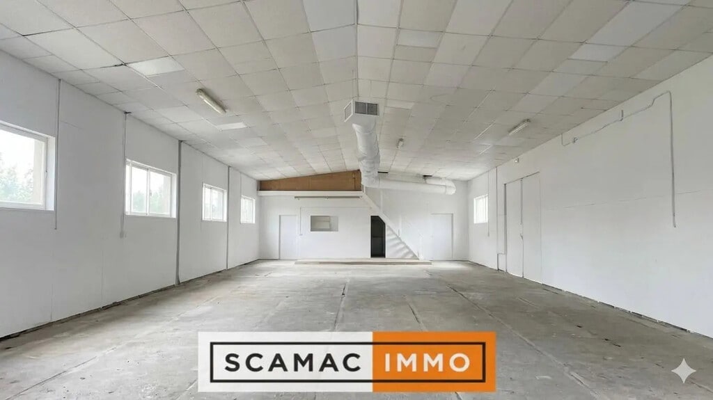 Location Entrepôt 430 m² - Photo 1