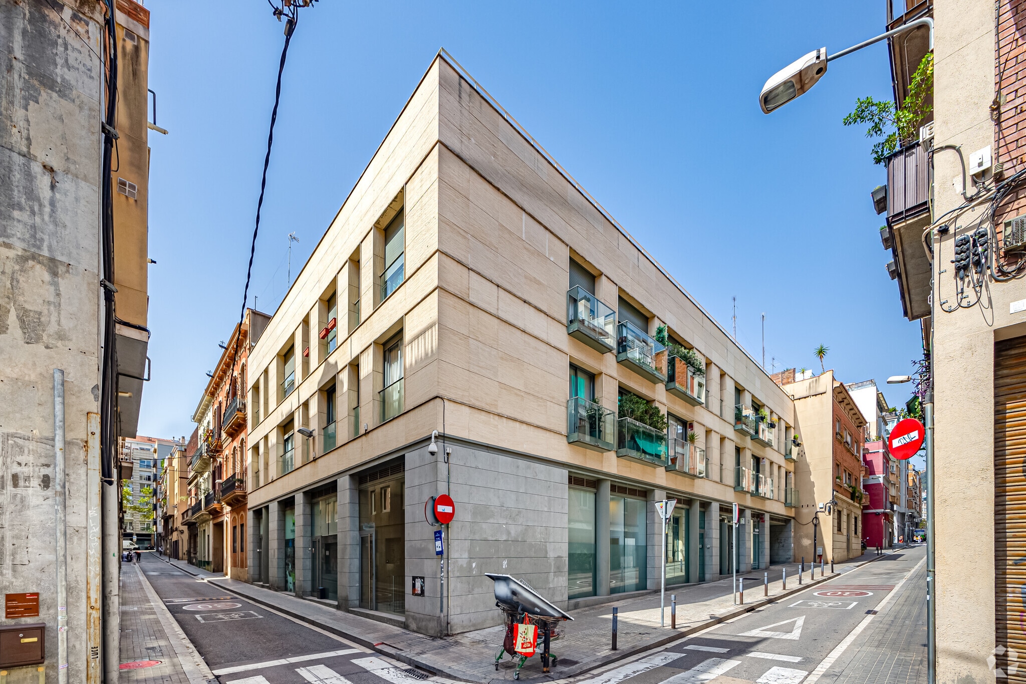  in Barcelona, Barcelona for sale Primary Photo- Image 1 of 1