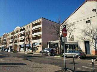 More details for 1 Place Andrée-Marie Perrin, Craponne - Retail to Rent
