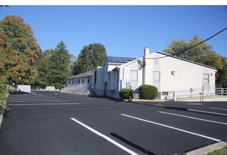 737 Holly Ln, Westampton, NJ for sale - Primary Photo - Image 1 of 1