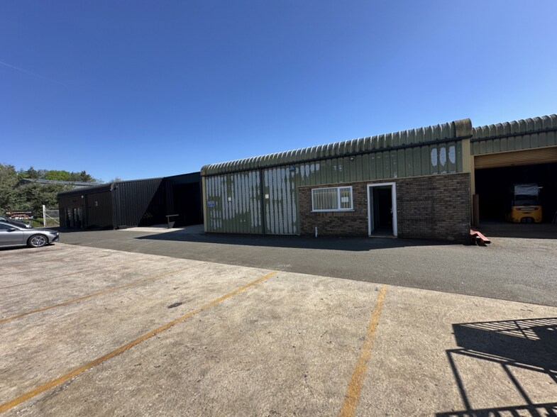 Meadow Clos, Plymouth to rent - Building Photo - Image 3 of 6