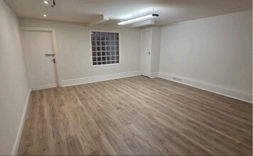 344 Kilburn High Rd, London to rent Interior Photo- Image 2 of 2