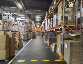 Industrial in Villejust to rent Interior Photo- Image 1 of 3