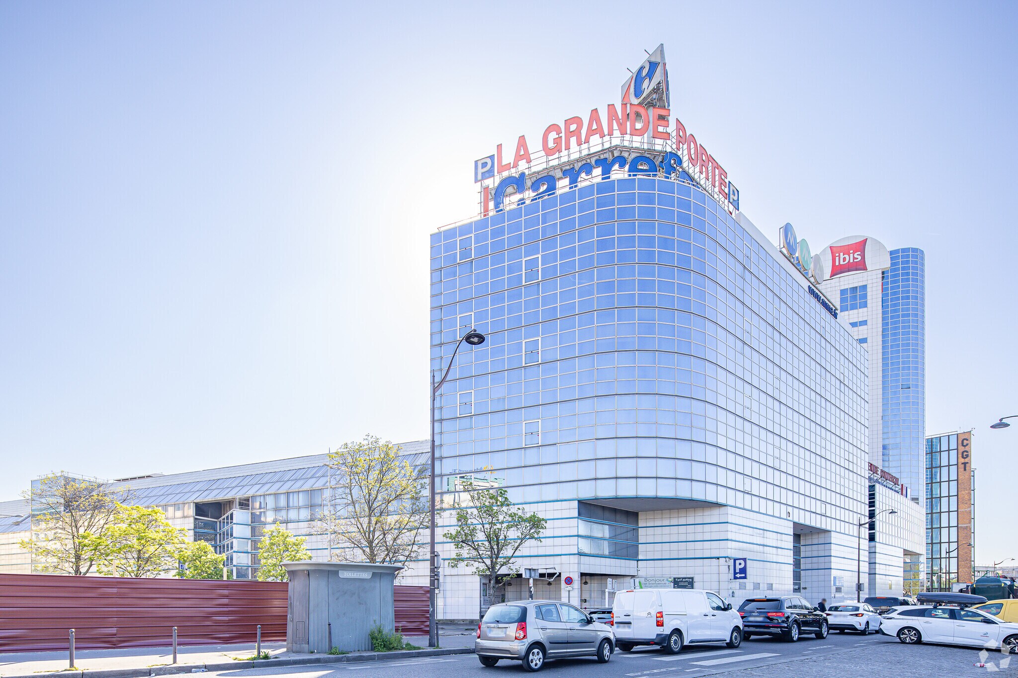 Retail in Montreuil for sale Primary Photo- Image 1 of 5