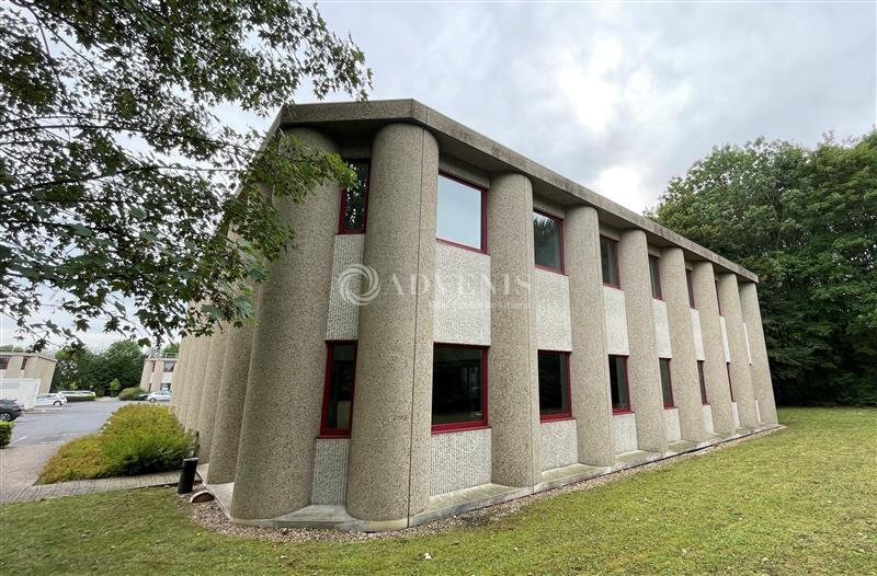 Office in Tremblay-en-France to rent - Building Photo - Image 1 of 8