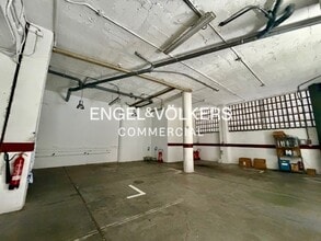 Retail in L'Hospitalet de Llobregat, Barcelona to rent Interior Photo- Image 2 of 6