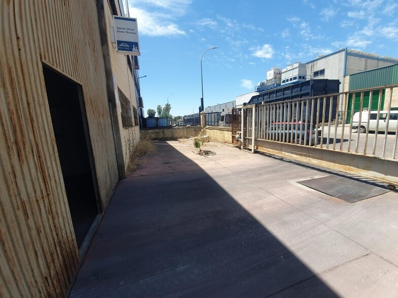 Industrial in Dos Hermanas, Sevilla to rent - Building Photo - Image 1 of 12