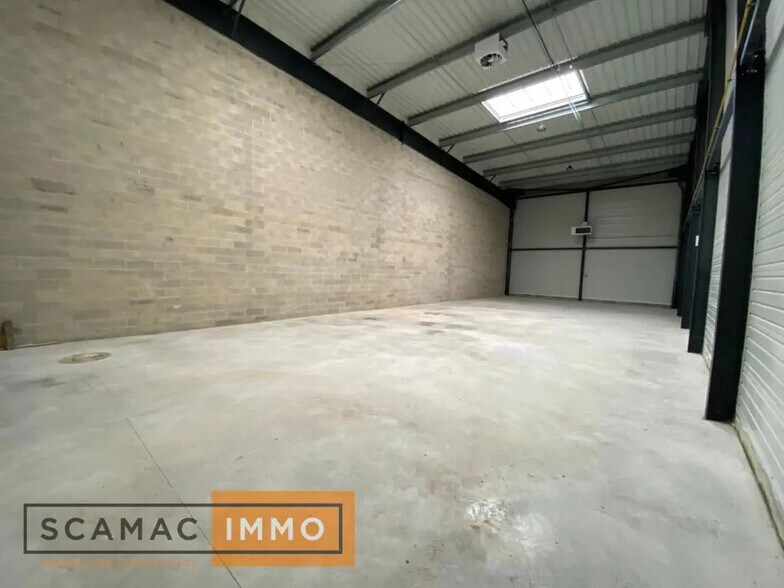 Light Industrial in Bondoufle for sale - Interior Photo - Image 3 of 7