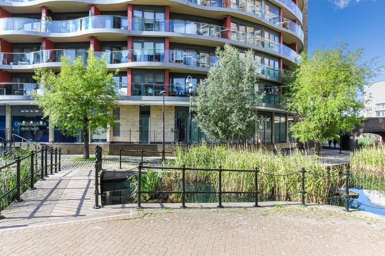 Surrey Quays Rd, London for rent - Primary Photo - Image 1 of 2