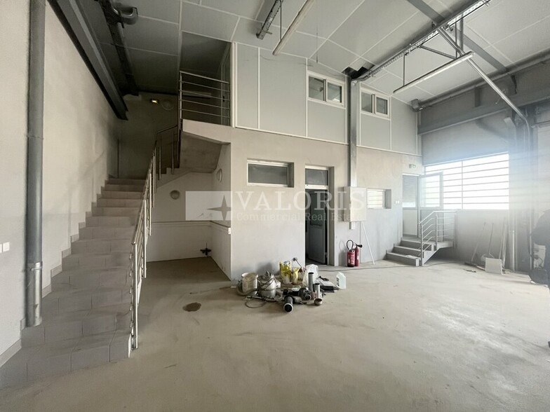 14 Rue Du Canal, Villeurbanne to rent - Interior Photo - Image 3 of 7