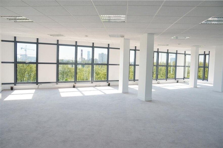Office in Asnières-sur-Seine to rent - Interior Photo - Image 1 of 6