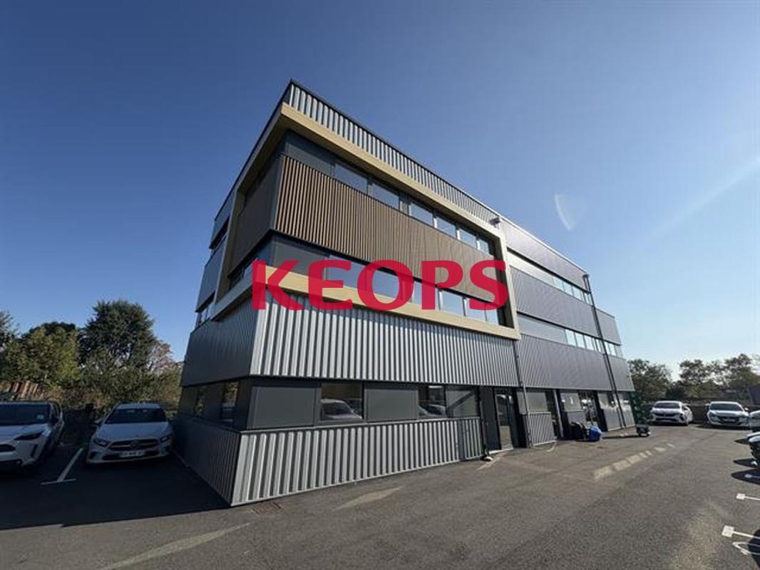 Light Industrial in Toulouse to rent Building Photo- Image 1 of 18
