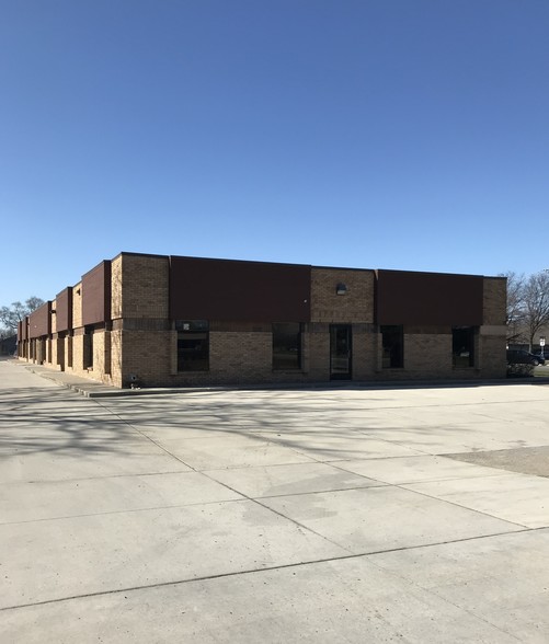 2328-2332 Livernois Rd, Troy, MI for rent - Building Photo - Image 2 of 9