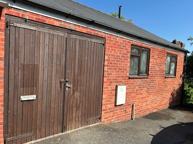 16A-16B Cowleigh Rd, Malvern to rent - Primary Photo - Image 1 of 1