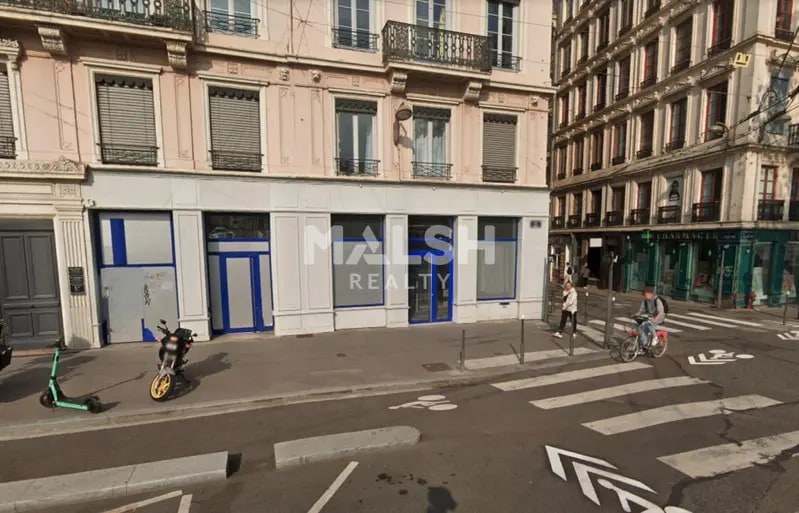 Retail in Lyon to rent - Building Photo - Image 2 of 3