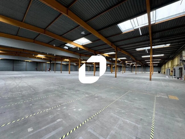Location Entrepôt 6 713 m²