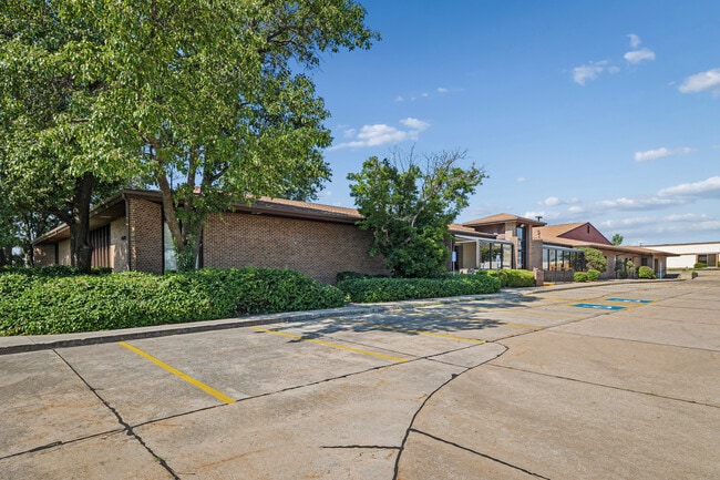 More details for 1709 S Rock Rd, Wichita, KS - Office for Auction
