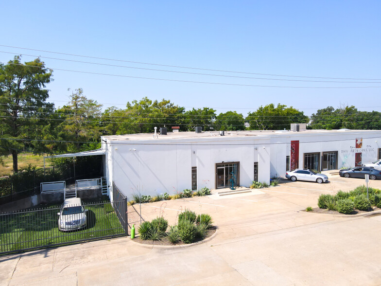 2833 Irving Blvd, Dallas, TX for sale - Building Photo - Image 2 of 8