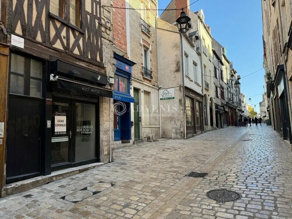 Retail in Orléans to rent Building Photo- Image 1 of 7