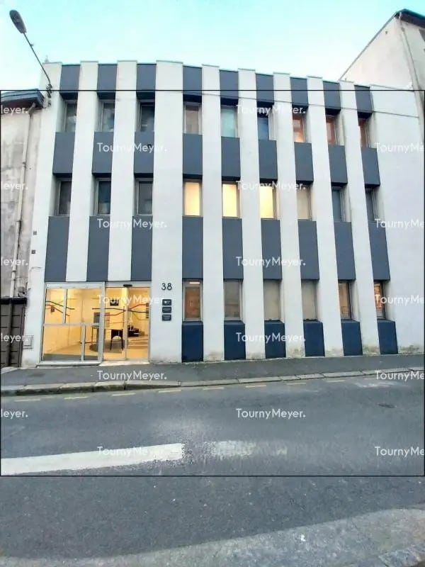Location Bureaux 195 m² - Photo 1