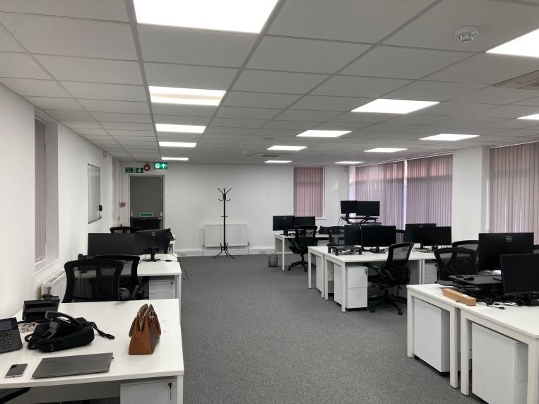 South Rd, Weybridge to rent Interior Photo- Image 1 of 3