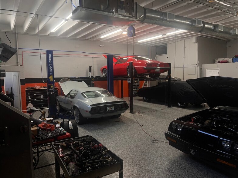 181 NE 32nd Ct, Oakland Park, FL for sale - Building Photo - Image 3 of 6