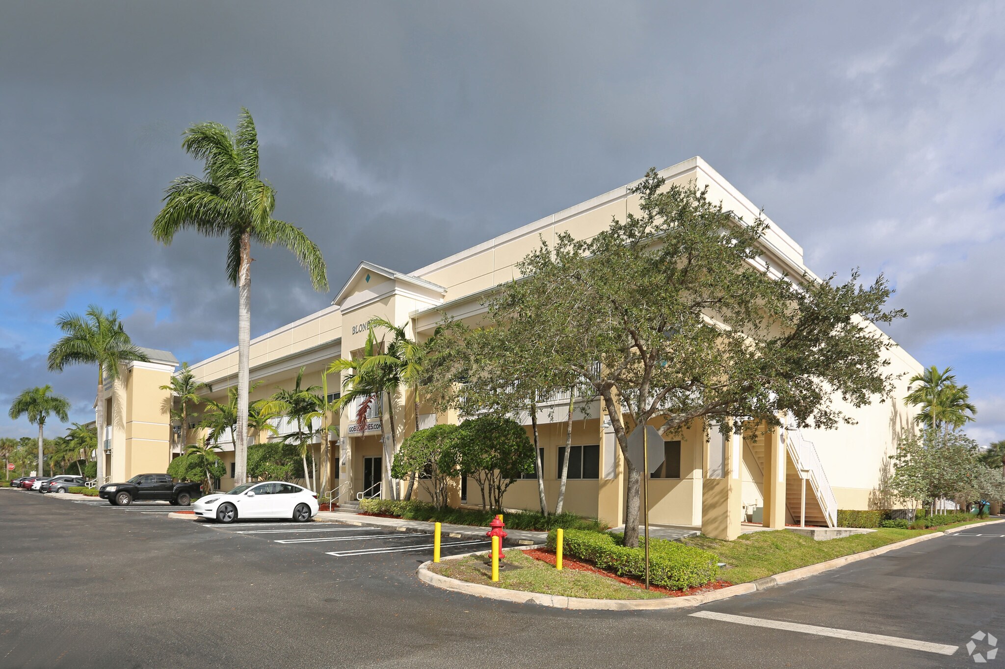 2701 Vista Pky, Royal Palm Beach, FL for sale Primary Photo- Image 1 of 1