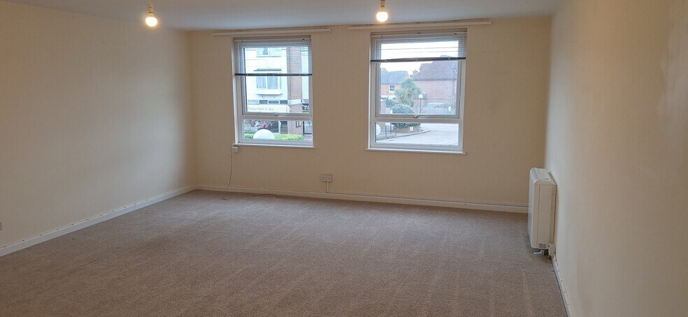 19 Jengers Mead, Billingshurst for sale - Building Photo - Image 3 of 6