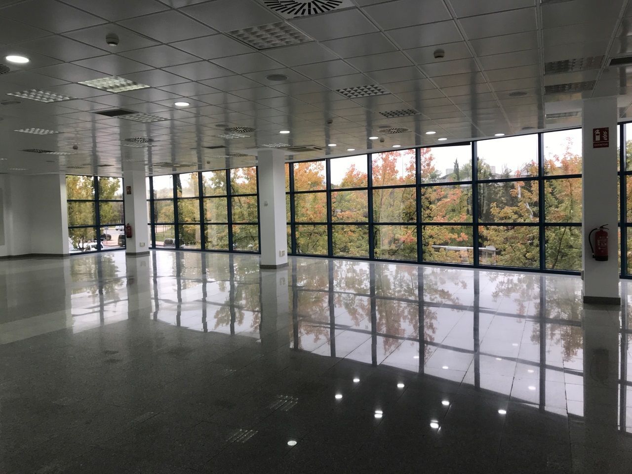 Office in Alcobendas, Madrid for sale Primary Photo- Image 1 of 8