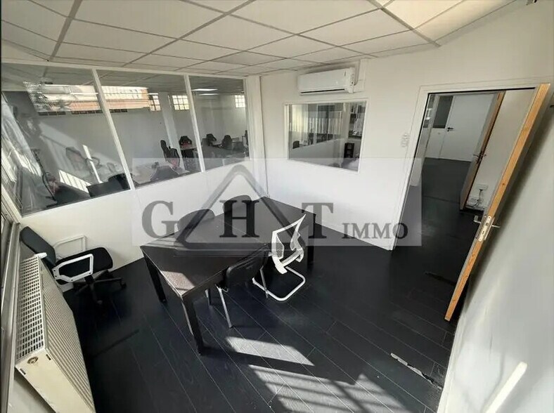 Office in Montreuil for sale - Interior Photo - Image 2 of 3