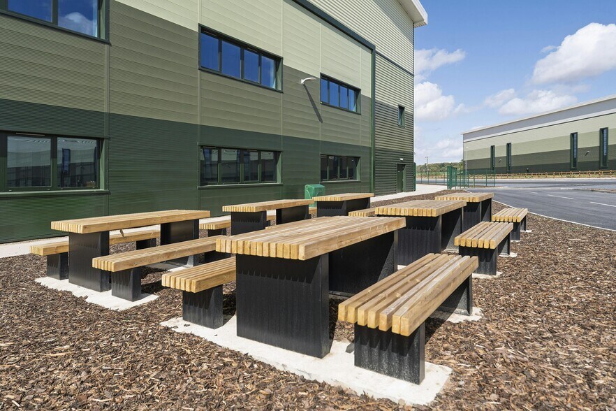 Aveling Way, Worksop to rent - Building Photo - Image 2 of 5