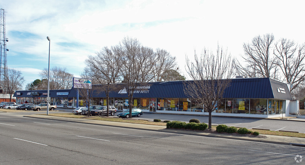 5005-5015 W Mercury Blvd, Newport News, VA for rent - Building Photo - Image 1 of 6