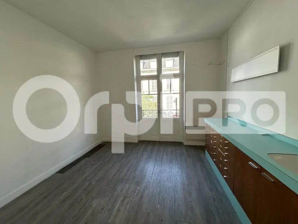 Location Bureaux 150 m² - Photo 1