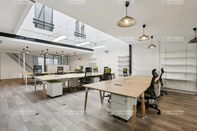 Location Bureaux 330 m²