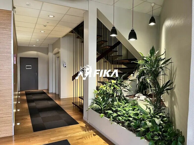 Office in Toulouse to rent - Lobby - Image 2 of 5