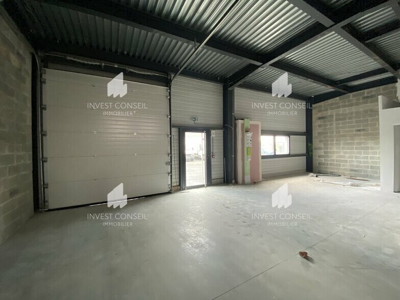 Light Industrial in Viarmes to rent - Interior Photo - Image 2 of 6