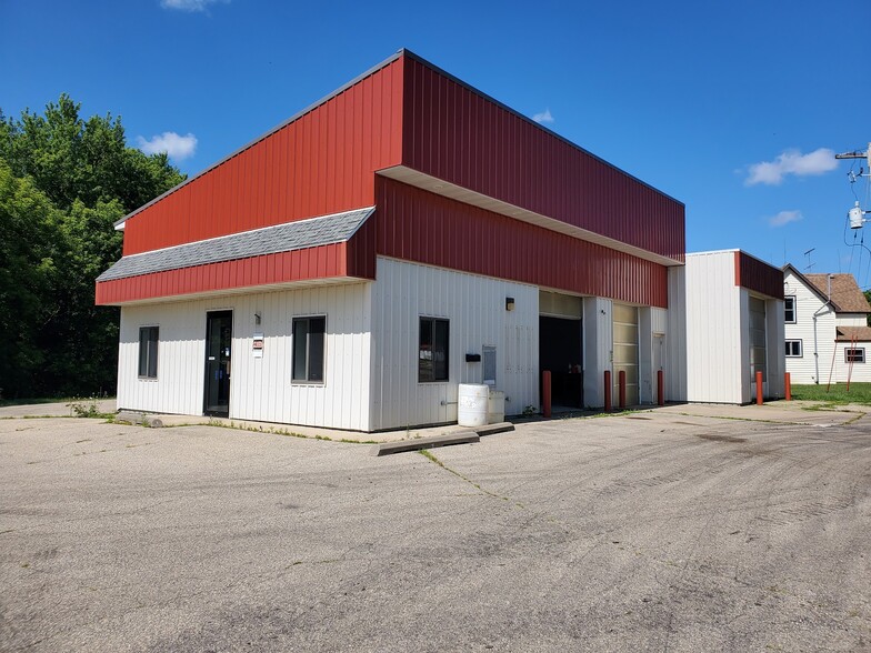 243 Spring St, Highland, WI for sale - Building Photo - Image 1 of 23