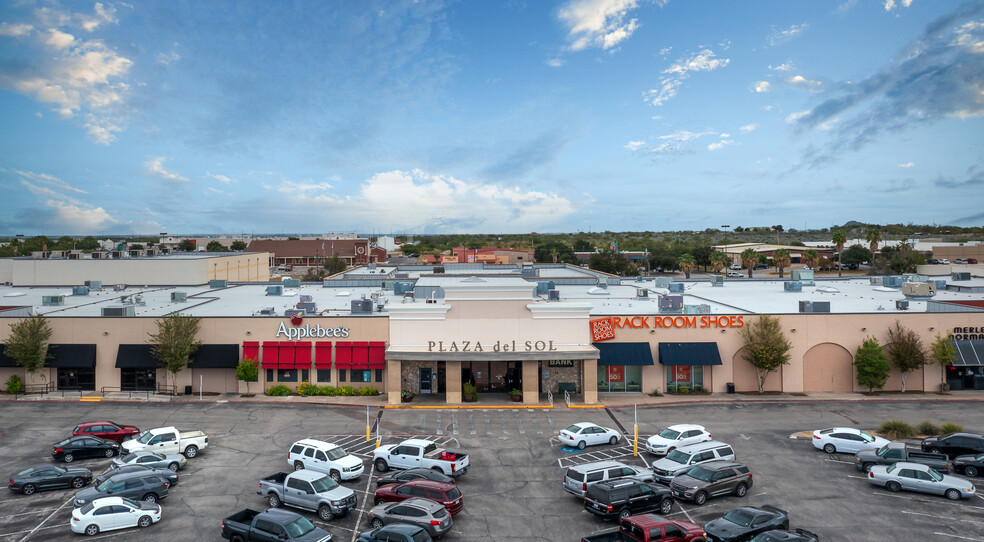 2205 Veterans Blvd, Del Rio, TX for rent - Building Photo - Image 2 of 12